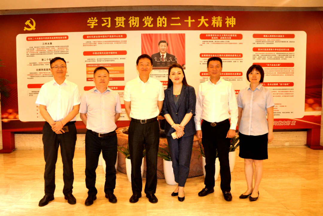 四川尊龙凯时集团党委书记、董事长任丁调研花园宾馆