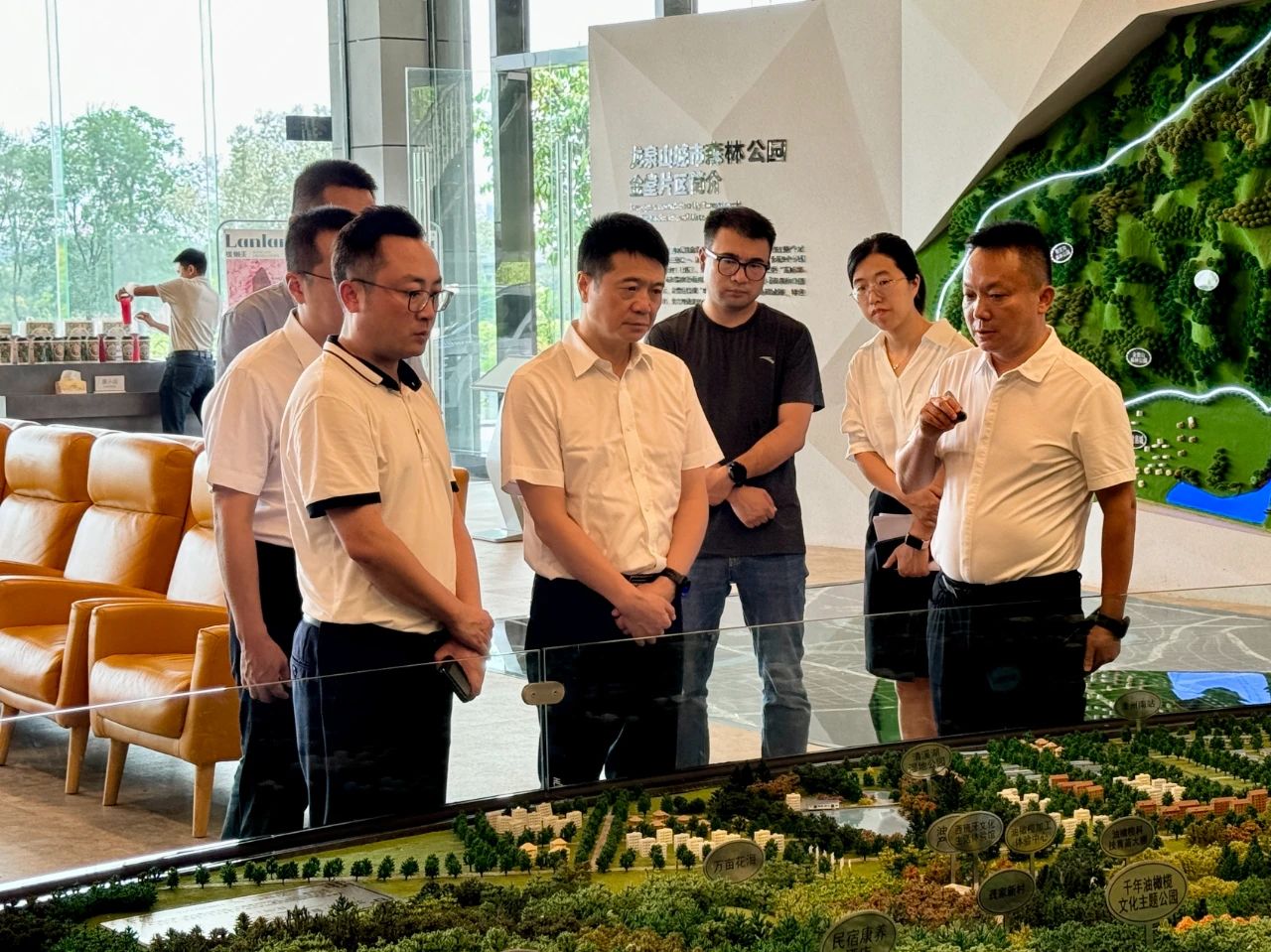 省尊龙凯时集团党委书记、董事长游勇带队赴聚峰谷项目开展汛期安全生产检查并调研生产经营情况